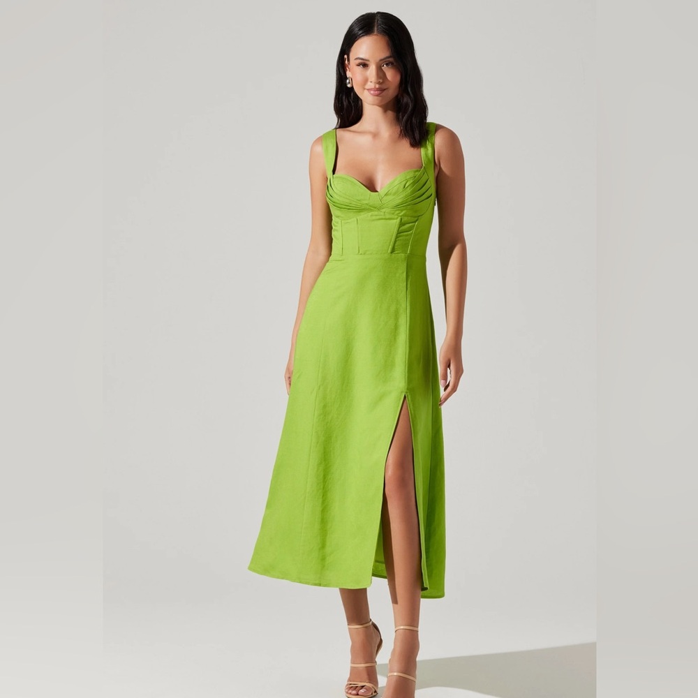 NWT ASTR THE LABEL - Stella Dress in Avocado